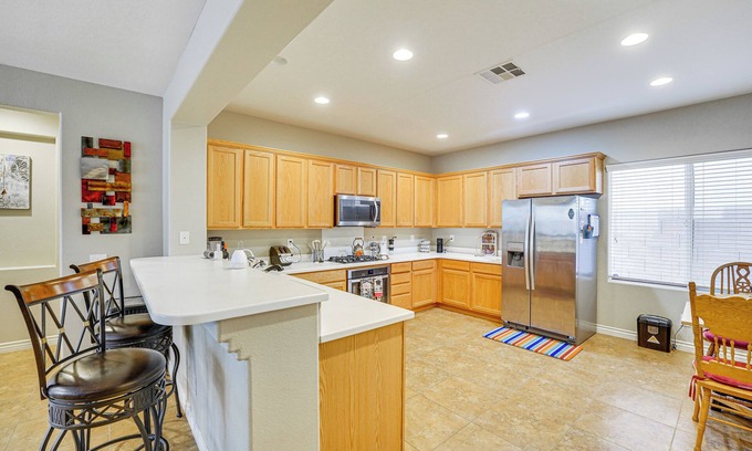 Silverstone Ranch Maison | Las Vegas Retreat w/Gas Grill & Mountain Views!