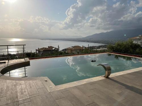 Diasella Appartement | Las Vergas - Enjoy our swimming pool in Kalamata, Greece