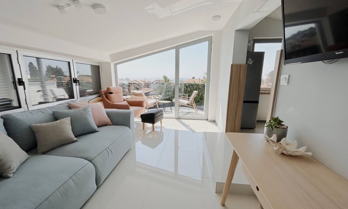 Zambratija Appartement | JUIN en 2 + 1 appartement avec vue sur la mer TERRASSE à quelques pas de SAND BEACH