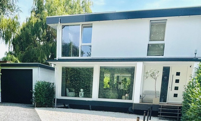 De Rivieren Maison | Last minute deal - in August. Big garden, close to city’s and the beach