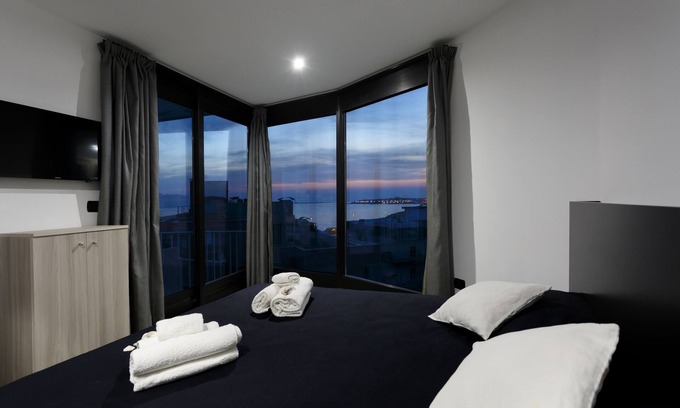 Gallipoli Appartement | PENTHOUSE JUSTE RÉNOVÉ MER FRONT GALLIPOLI SALENTO AVEC 250MQ DE TERRASSE