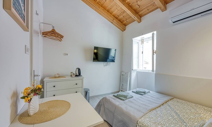 Cove Murtar Hôtel | Lasta 25 Lošinj Town Twin Room, Mali Lošinj, Croatia