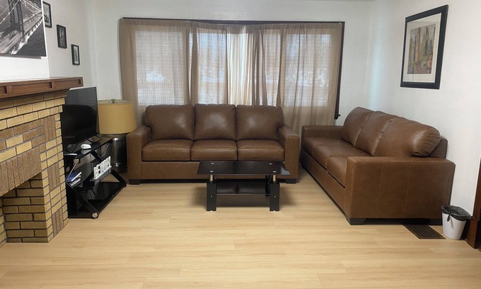 Cheektowaga Maison | Late night breeze of Buffalo and Niagara