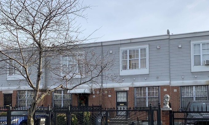 East New York Maison | Latisha house