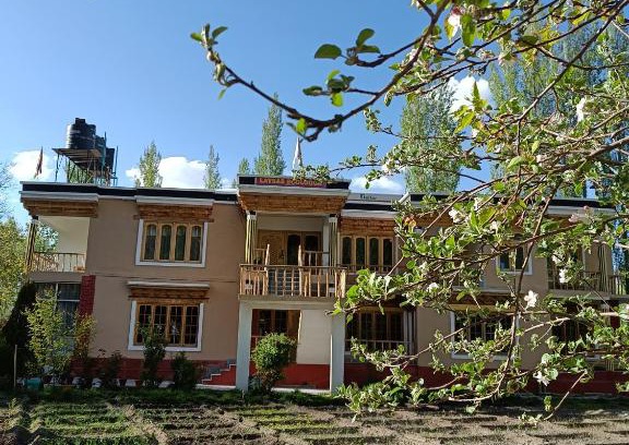 Hunder Maison | Latsas Ecolodge
