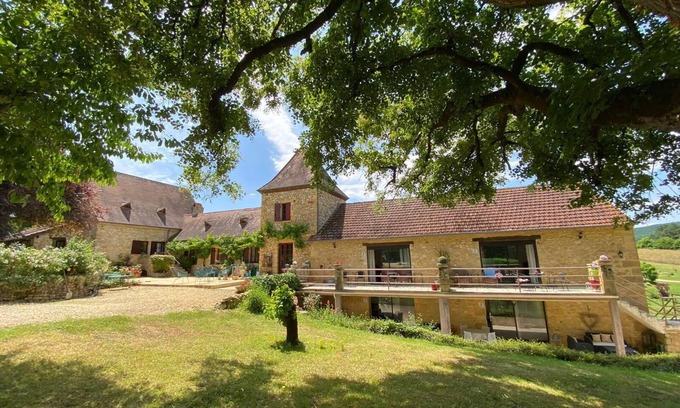 Berbiguieres Maison | Laugerie Basse Gites, Lavende Gite with heated pool