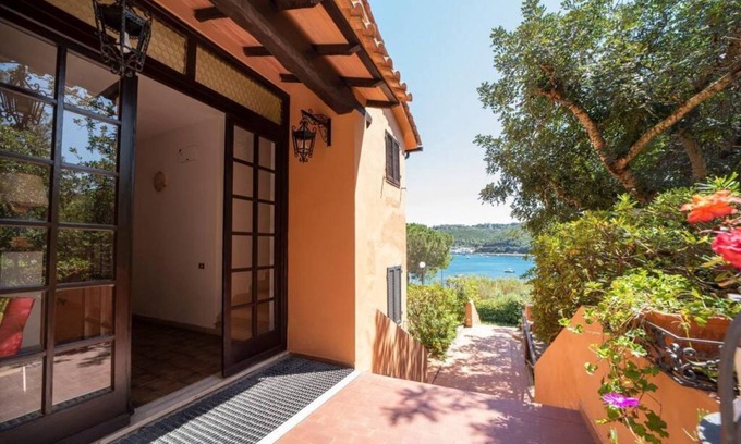 Mola Appartement | Laura apartment - a few minutes drive from Porto Azzurro and Capoliveri