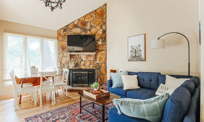 Wintergreen Appartement | Laurelwood Hollow: Walk to Ski & Swim