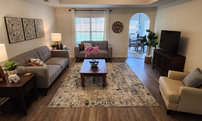 Thomasville Maison | Lauren's Retreat located less than 3 miles to downtown Thomasville.
