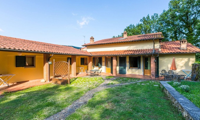 Badia Agnano Maison | Lavanda by Interhome