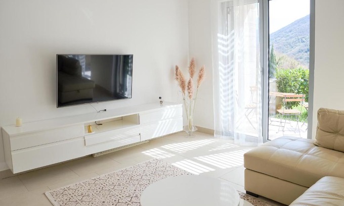Donji Morinj Appartement | Lavander Bay C03