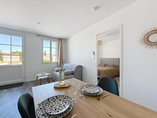 Anglade Appartement | Lavandes - Charme et Confort au cœur du Blayais