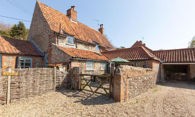 Stiffkey Maison | Lavender Cottage