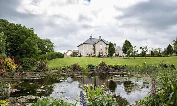 Enniskillen Maison | Lavender Manor is a gem of the Fermanagh countryside ideal for celebrations.