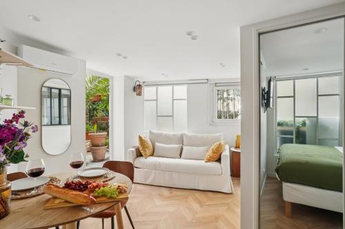 Auteuil Appartement | Lavie Maison AC and Terrace