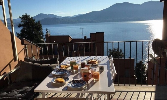 Gonte Appartement | Lavinia apartment in Oggebbio with lake view