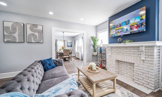 Irvington Maison | Lavish 3 Bedroom 1 Bath house-10 minutes to EWR/ FREE parking for multiple cars.