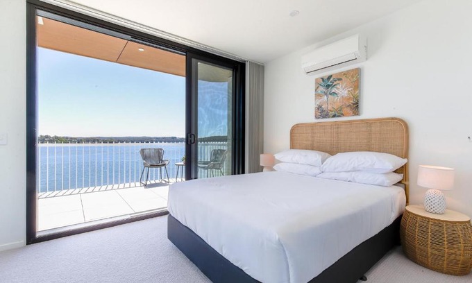 Batemans Bay Appartement | Lavish Coastal 2-Bed with Stunning Ocean Views