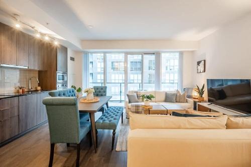 Bay Cloverhill Maison | Lavish Condo in the Heart of Downtown Toronto