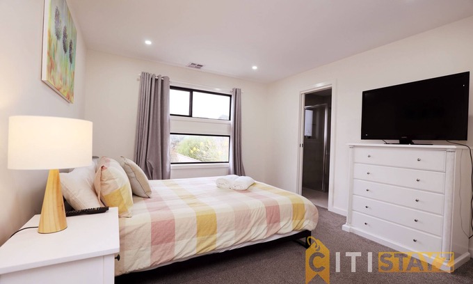 Lyons Maison | Lavish in Lyons - 3bd 2bth spacious & modern home