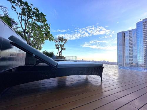 Surabaya Appartement | Lavish The Peak 2BR Apartment in Tunjungan Plaza 5 Surabaya City Centre by Le Ciel Hospitality