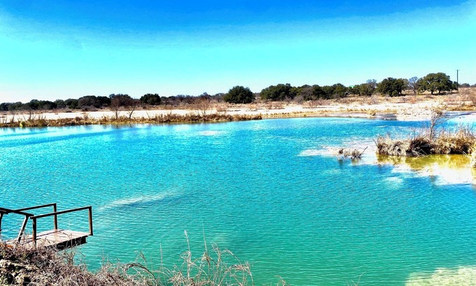 Llano Cabine | Lawrence's Llano River Tree Haus