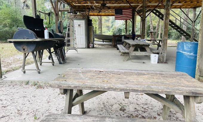 Talisheek Cabine | Lazy Akers NestHoney camp