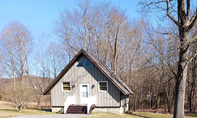 Keslers Cross Lanes Chalet De Ski | "Lazy At the Lake" 2 BR Chalet