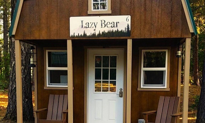 Cave Junction Cabine | Lazy Bear Cabin 6 - Restrooms and Showers are a short walk away.