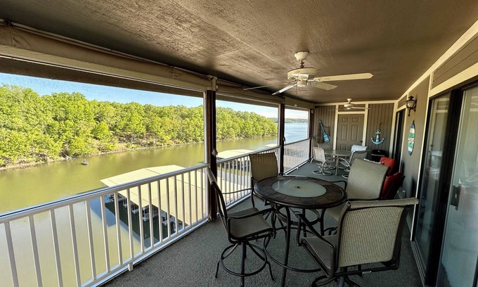 Osage Beach Copropriété | Cozy 3-bedroom, family-friendly condo in the heart of Lake of the Ozarks!