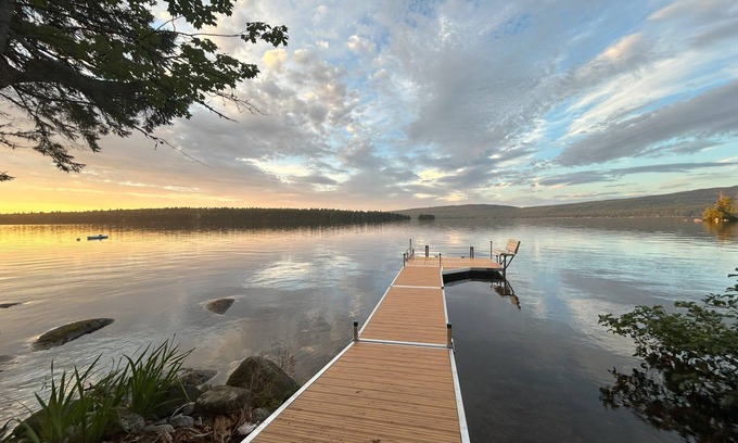 Rangeley Plantation Cabine | Lazy Dog Lakefront Cabin - a cozy retreat on tranquil Mooselookmeguntic Lake