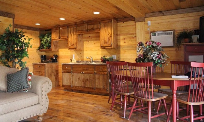 Joppa Maison | Lazy G Cabin #3 Creek Side Cabin