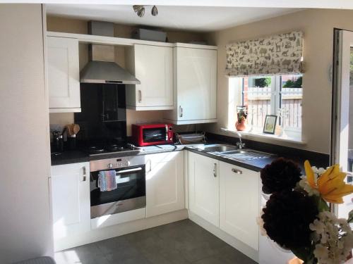 Oakham Maison | Lazy Nest - Sleeps 4 Parking Garden & Hammocks