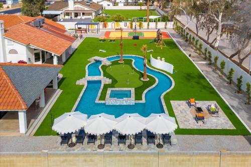 Glendale Maison | Lazy River Luxe 6 BR Sleeps 16 Pickleball Hot Tub