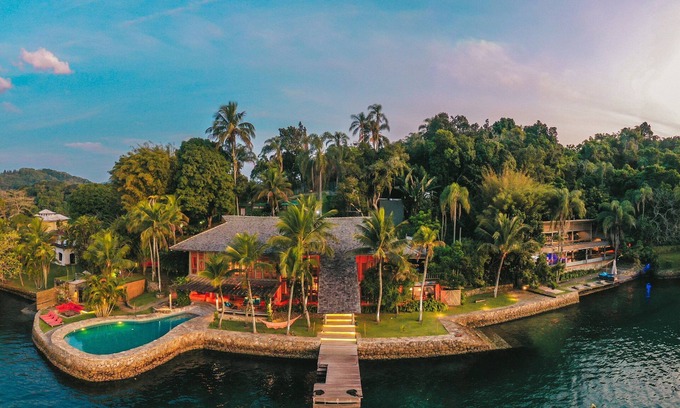 Angra dos Reis Villa | LuxoBrasil #AR06 Paradise Mansion 05 Suites Ilha do Cavaco Vacation Rentals