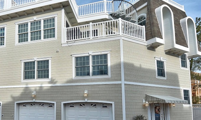 North Beach Copropriété | LBI Beachside Retreat, Lux Condo w Ascenseur, 4 B'Rooms, 3 Bath, New Listing
