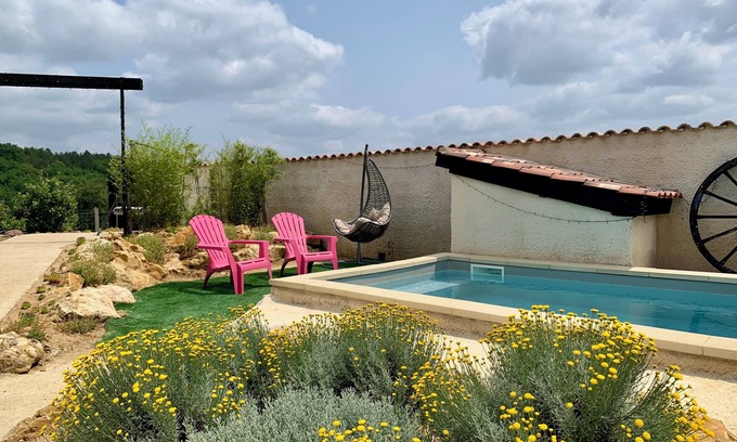 Queyssac Maison | Le 007 Refuge –Rural Gîte élégant private swimming pool