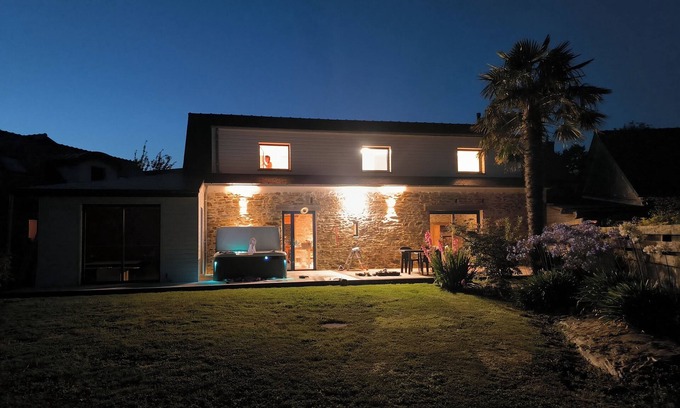 Saint-Segal Maison | Le 18 : Gîte 6 /8 personnes avec SPA et SAUNA japonais