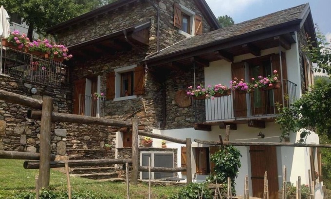 Comero Cottage | Le 2 formiche (Lauri): chalet rustique avec terrasse et jardin