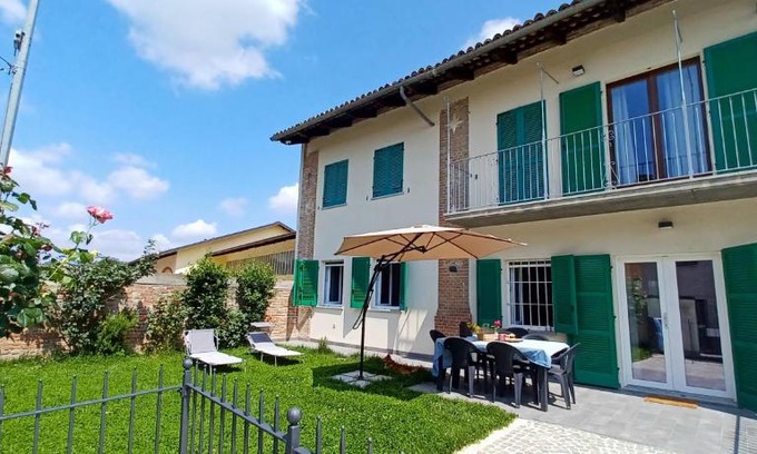 Castagnito Maison | Le Aromatiche, appartamento in cascina con giardino
