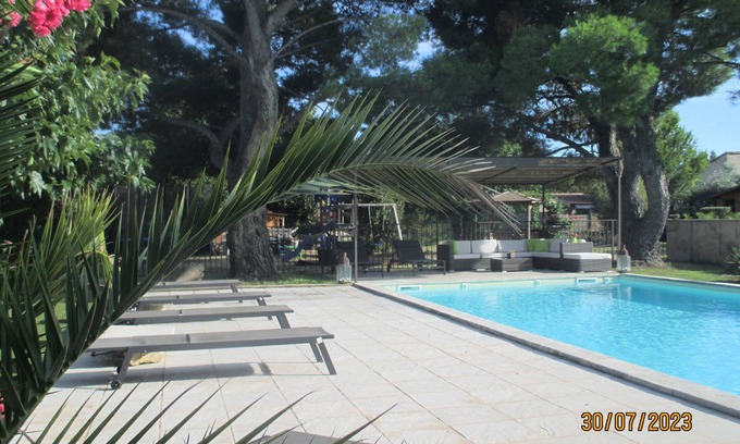 Noves Appartement | Le Beaulieu L' OLIVIER Studio dans villa avec piscine