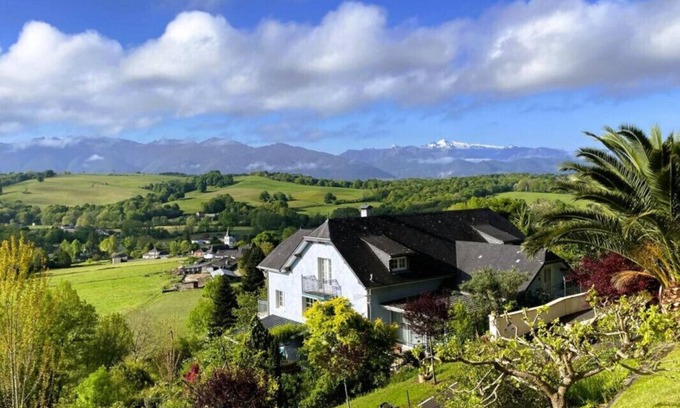 Estialescq Appartement | Le Belvue un séjour détente vue sur la chaîne des Pyrénées