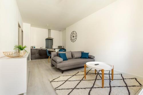 Castelsarrasin Appartement | LE BLEU - Lumineux, 1 chambre, salle de bain moderne