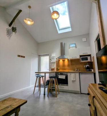 Riorges Appartement | Le Bohème, sauna & spa