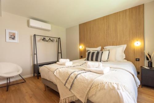 Macon Appartement | Le Boho . Centre-ville Mâcon . Proche gare . Design . Neuf . Wifi . Climatisation . Confort