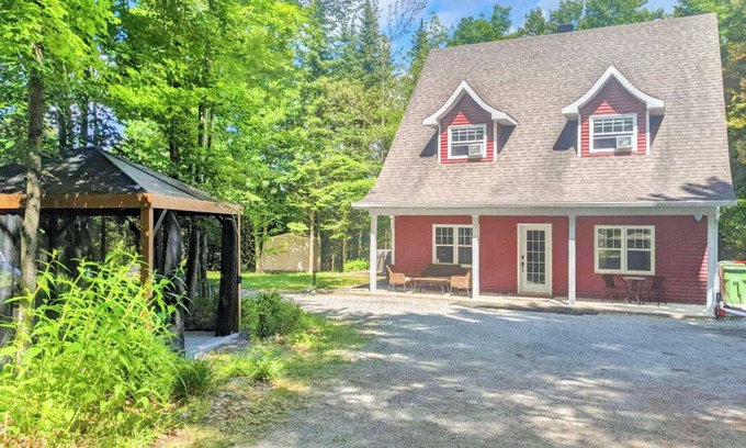Asbestos Chalet De Ski | Le Boisé des Trois-Lacs : 4 Acres aux Abords du Lac