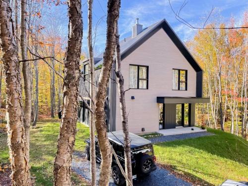 Eastman Chalet De Ski | Le Bois Debout - Lake & Trails