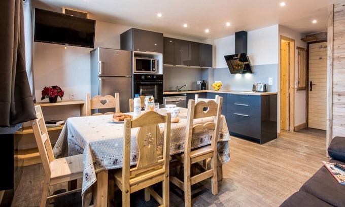 Val Claret Appartement | Le Borsat: Cosy Apartment with Slope Access