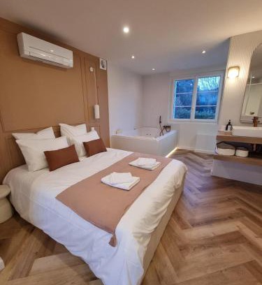 Meyssac Appartement | Le Boudoir d'Elba - Balneotherapie & terrasse