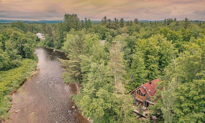 Saint-Patrice-de-Beaurivage Chalet De Ski | ☀ Le Börivaj ☀️ SWIMMING POOL 🏊 Fireplace 🔥 🌿 KAYAK 🛶 🌲